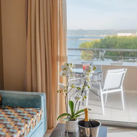 Molos Bay 4*